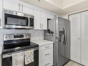 2640 S University Dr 111, Davie FL 33328