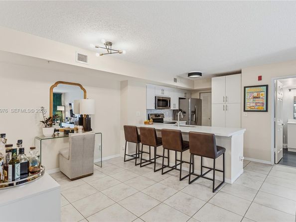 2640 S University Dr 111, Davie FL 33328