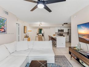 2640 S University Dr 111, Davie FL 33328