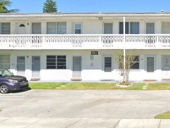 121 NE 204th St 1, Miami Gardens FL 33179