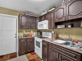 2175 NW 50th St, Miami FL 33142