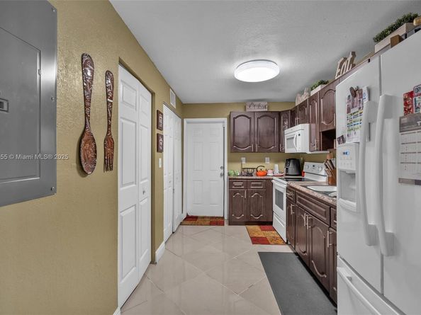 2175 NW 50th St, Miami FL 33142