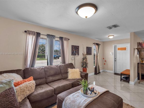 2175 NW 50th St, Miami FL 33142