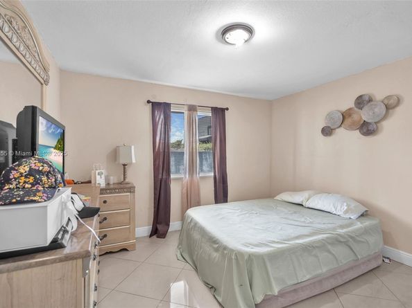 2175 NW 50th St, Miami FL 33142