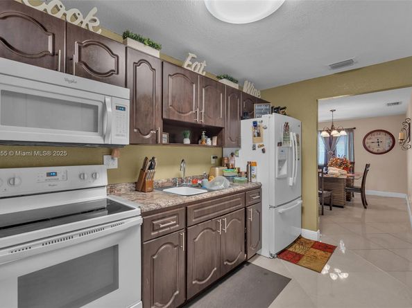 2175 NW 50th St, Miami FL 33142