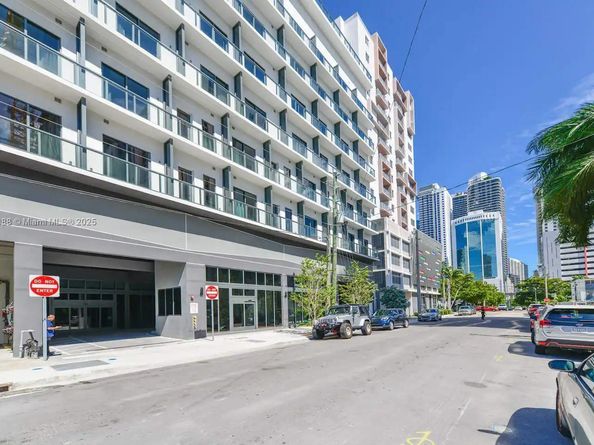 239 SW 9th St 1601, Miami FL 33130