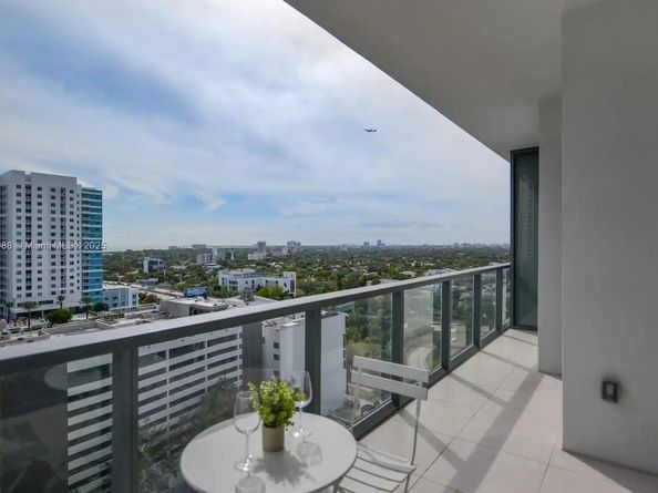 239 SW 9th St 1601, Miami FL 33130