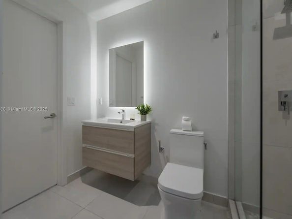 239 SW 9th St 1601, Miami FL 33130