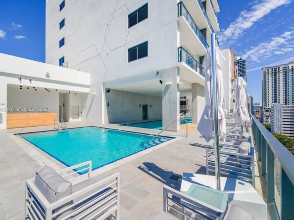 239 SW 9th St 1601, Miami FL 33130