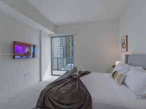 239 SW 9th St 1601, Miami FL 33130