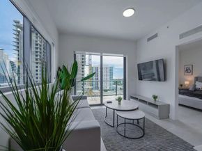 239 SW 9th St 1601, Miami FL 33130