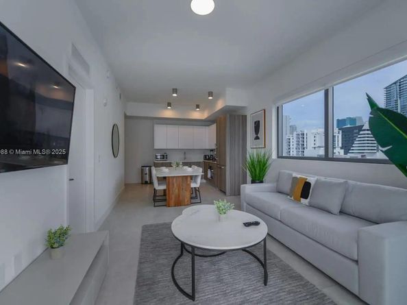 239 SW 9th St 1601, Miami FL 33130