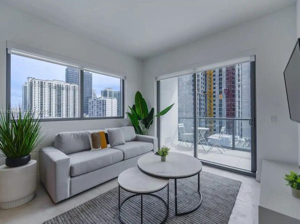 239 SW 9th St 1601, Miami FL 33130