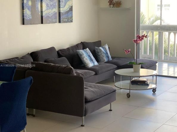 610 NE 12th Ave 308, Hallandale Beach FL 33009