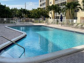 610 NE 12th Ave 308, Hallandale Beach FL 33009