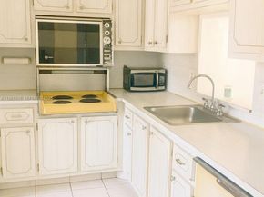 610 NE 12th Ave 308, Hallandale Beach FL 33009