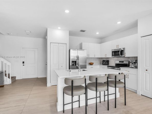 11927 NW 46th St, Coral Springs FL 33076