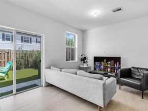 11927 NW 46th St, Coral Springs FL 33076