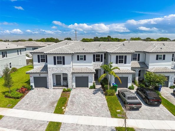 11927 NW 46th St, Coral Springs FL 33076