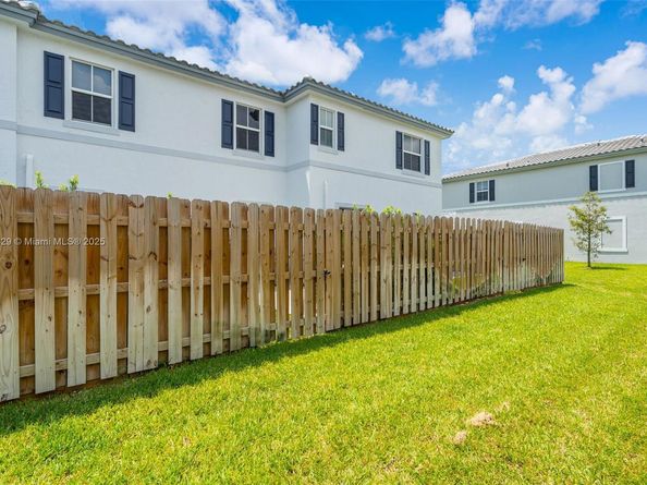 11927 NW 46th St, Coral Springs FL 33076