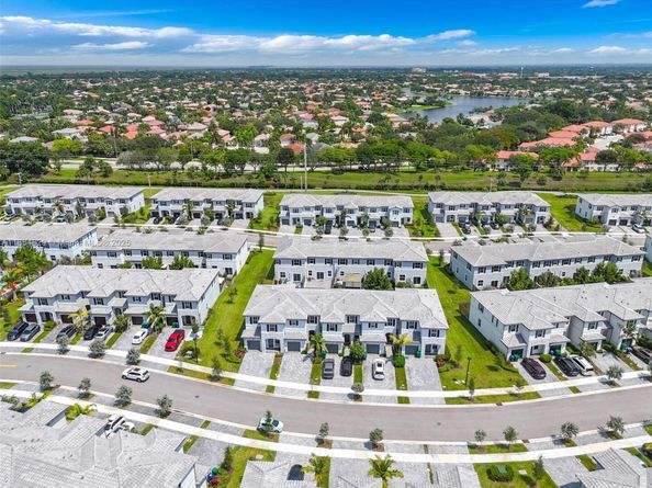 11927 NW 46th St, Coral Springs FL 33076