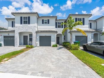 11927 NW 46th St