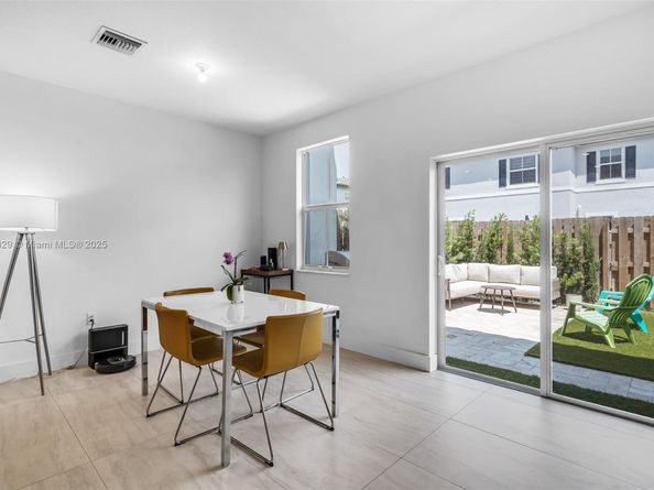 11927 NW 46th St, Coral Springs FL 33076