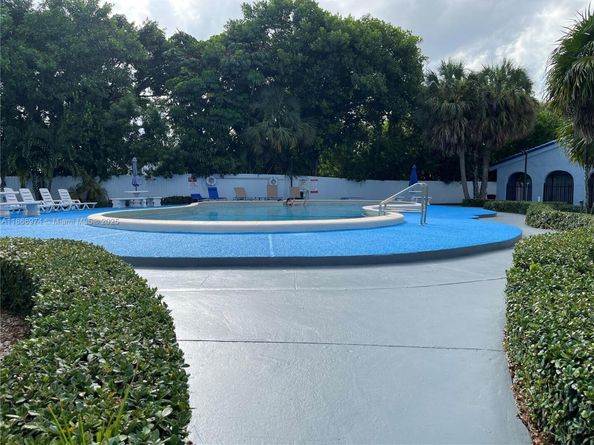 9440 Fontainebleau Blvd 101, Miami FL 33172