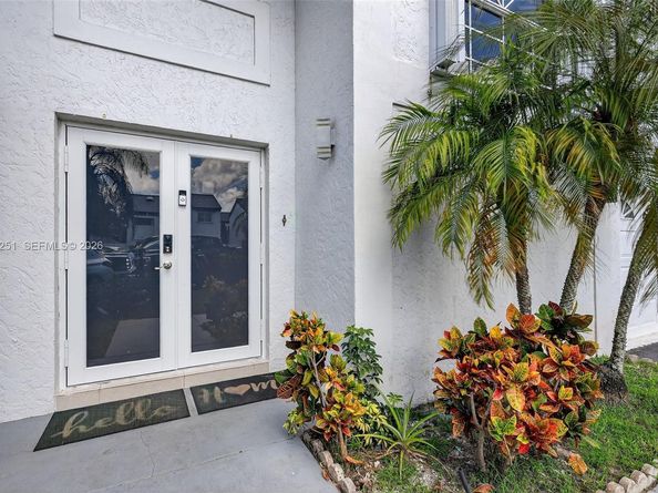 221 NE 212th St, Miami FL 33179