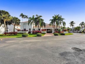 221 NE 212th St, Miami FL 33179