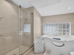 221 NE 212th St, Miami FL 33179