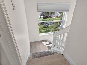 221 NE 212th St, Miami FL 33179