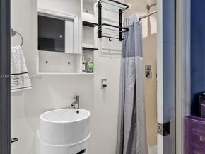 221 NE 212th St, Miami FL 33179