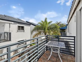 221 NE 212th St, Miami FL 33179