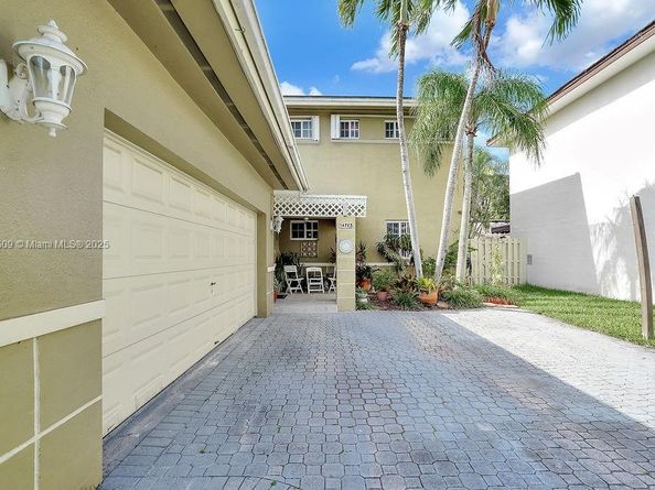 14783 SW 143rd Ter, Miami FL 33196