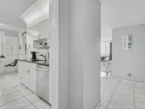 4200 Hillcrest Dr 700, Hollywood FL 33021