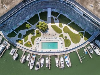 900 Bay Dr