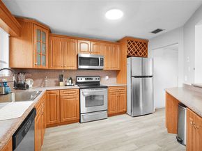 2149 W Discovery Cir W, Deerfield Beach FL 33442