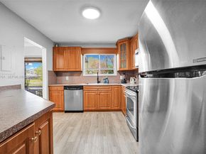 2149 W Discovery Cir W, Deerfield Beach FL 33442