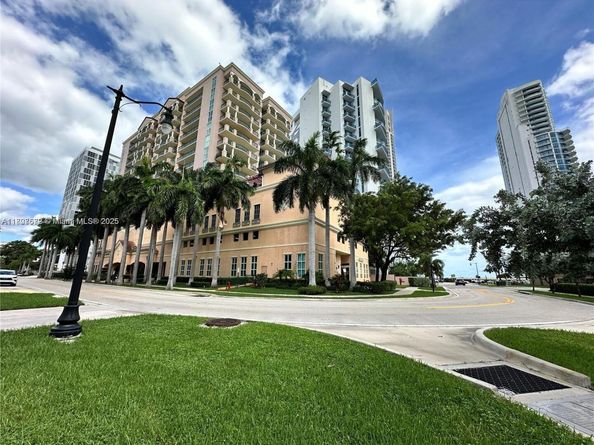 17555 Atlantic Blvd 702, Sunny Isles Beach FL 33160