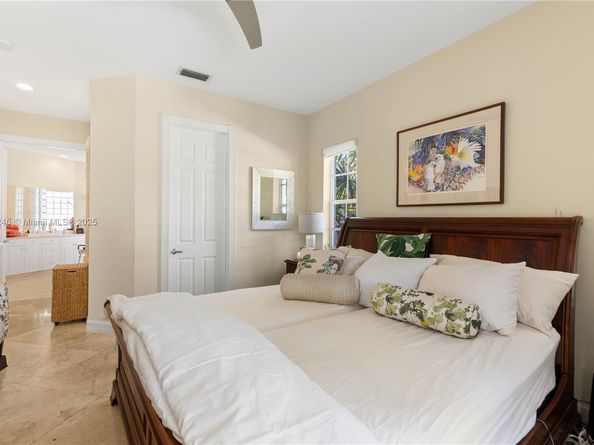 810 NE 21st Dr, Wilton Manors FL 33305
