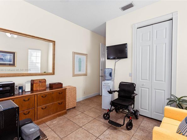810 NE 21st Dr, Wilton Manors FL 33305