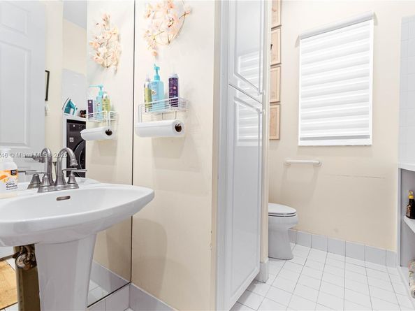 810 NE 21st Dr, Wilton Manors FL 33305
