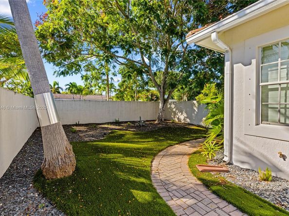 810 NE 21st Dr, Wilton Manors FL 33305