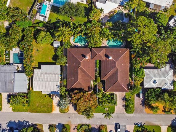 810 NE 21st Dr, Wilton Manors FL 33305