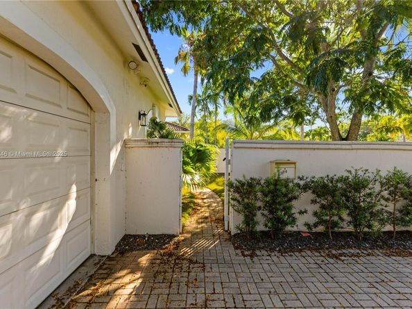 810 NE 21st Dr, Wilton Manors FL 33305