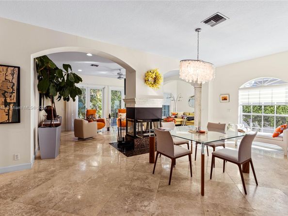 810 NE 21st Dr, Wilton Manors FL 33305