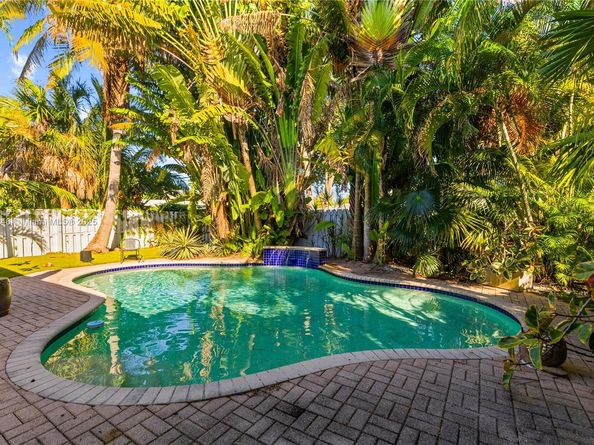 810 NE 21st Dr, Wilton Manors FL 33305