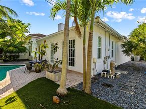 810 NE 21st Dr, Wilton Manors FL 33305
