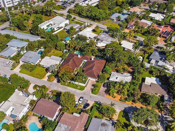 810 NE 21st Dr, Wilton Manors FL 33305